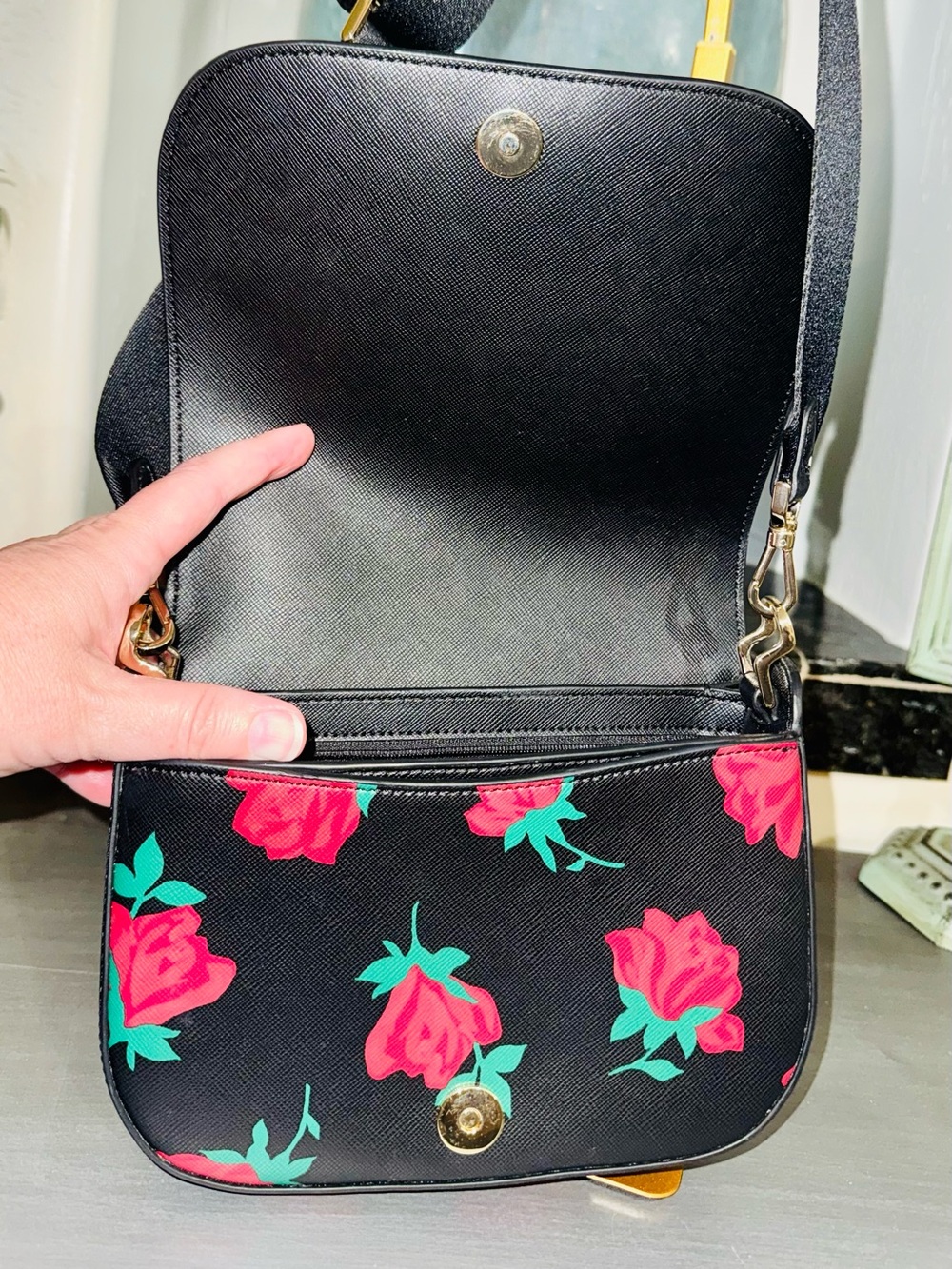 Kate Spade Madison Rose Toss Printed
Saddle Bag style KE533 - sold out at stores - Picture 10 of 15